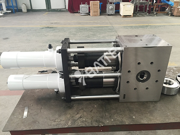 雙柱液壓換網器
